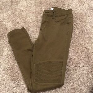 Olive Green Mid-rise Juniors Cropped Jeans